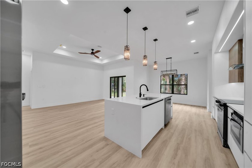 Brand-new construction offering 3 bedrooms, 2 bathrooms, and a - photo 8