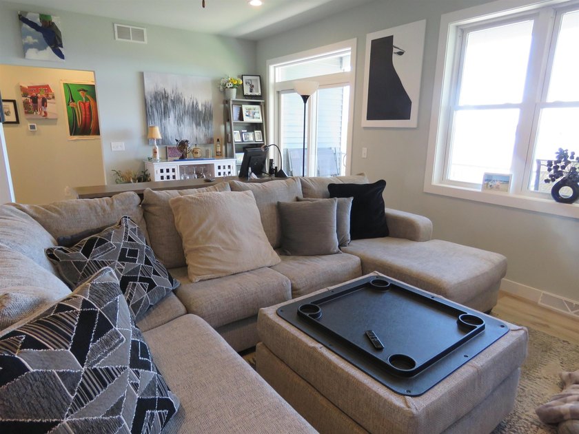 Beautiful, immaculate, and ready to move in Ranch on Fox Lake - photo 7