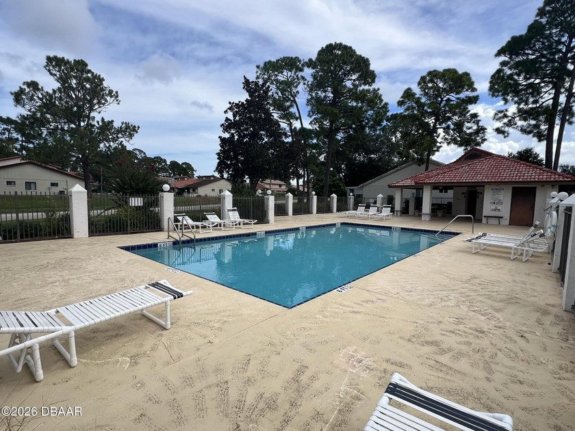 Spacious townhome in Port Orange. Beautiful floors, kitchen with - photo 22