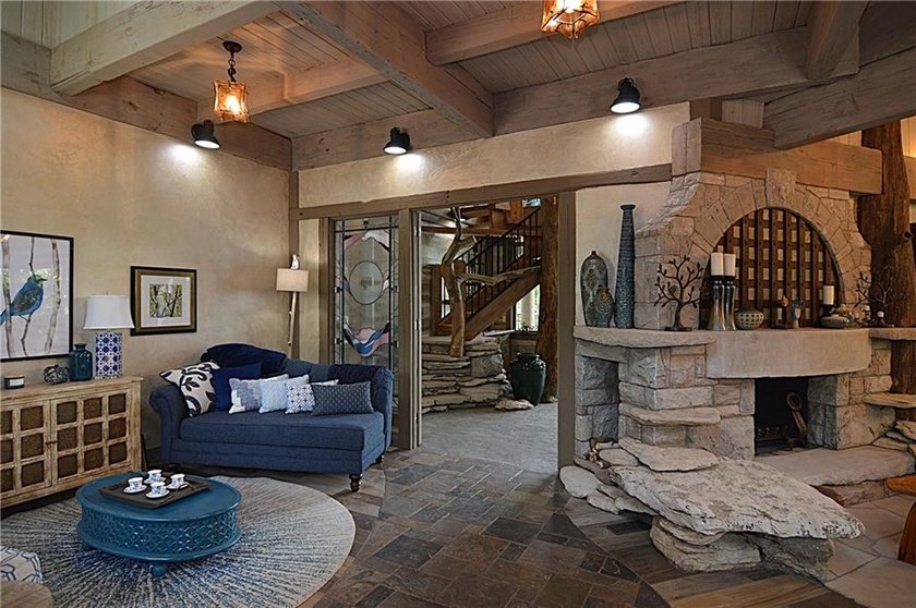 If you're looking for a unique property that surrounds you with - photo 5