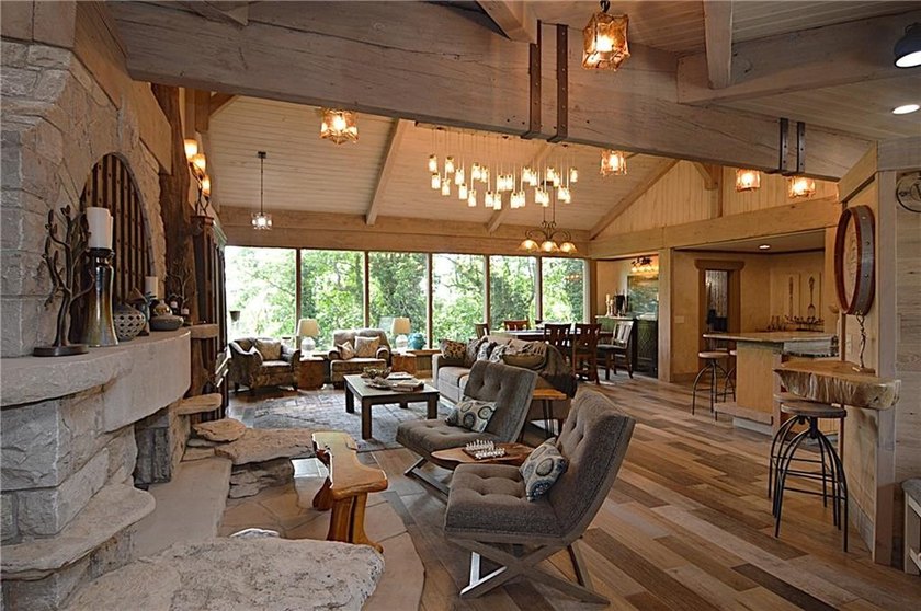 If you're looking for a unique property that surrounds you with - photo 10