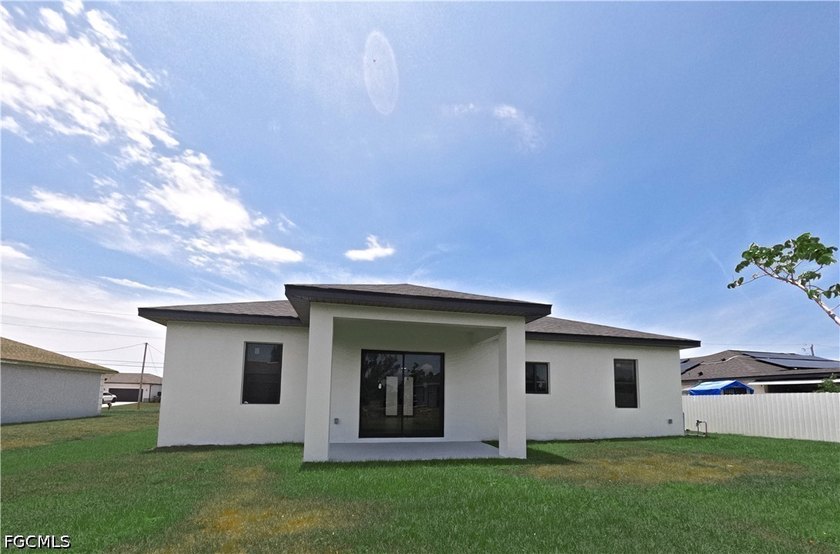 New Construction in Cape Coral! Beautiful single-family home - photo 3