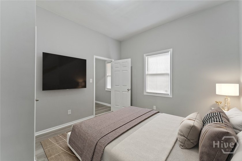 Unique opportunity to acquire newly renovated 6 unit building - photo 5