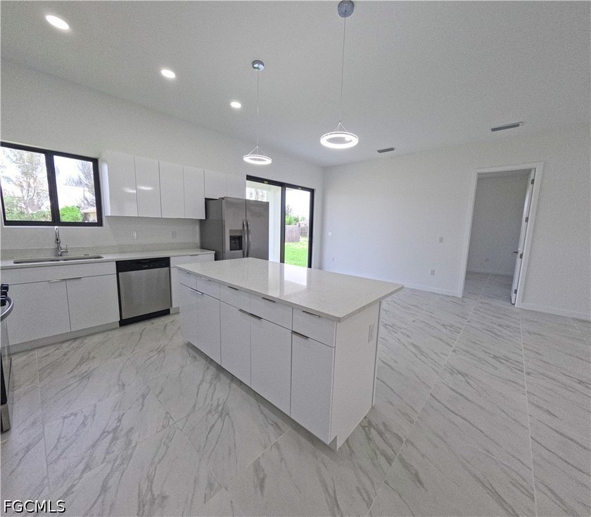 New Construction in Cape Coral! Beautiful single-family home - photo 6