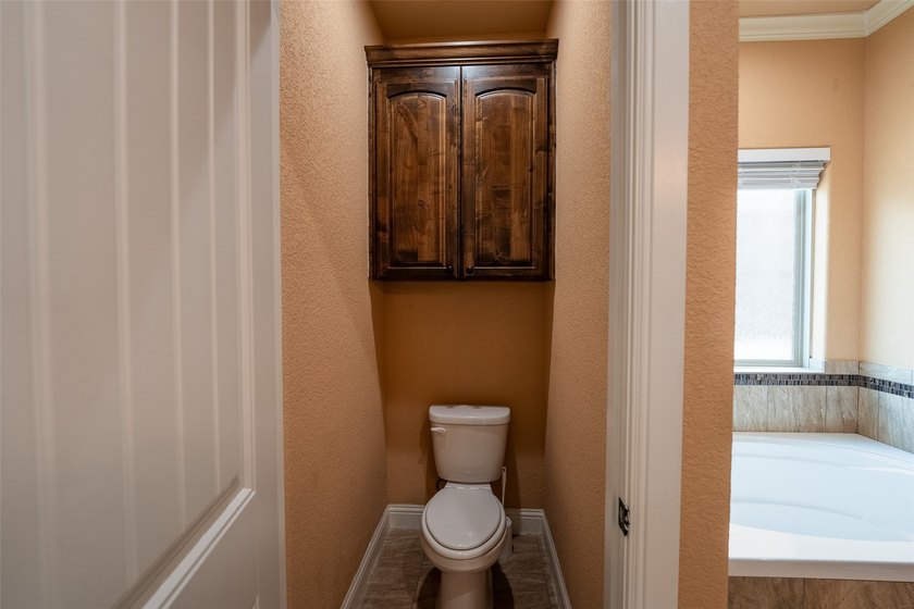Welcome home to this charming retreat tucked into an established - photo 14