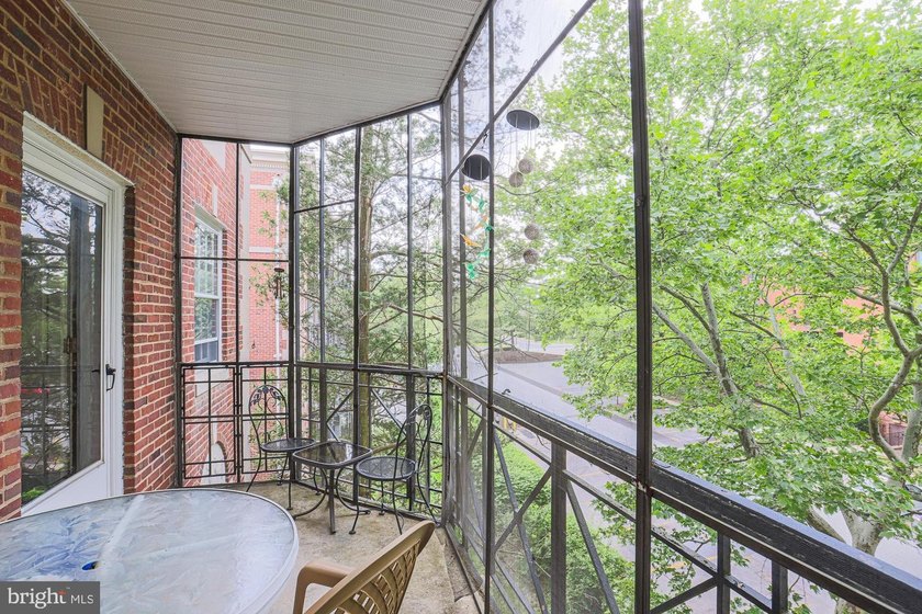 Bright and spacious condo in a luxury building offering over 2 - photo 22