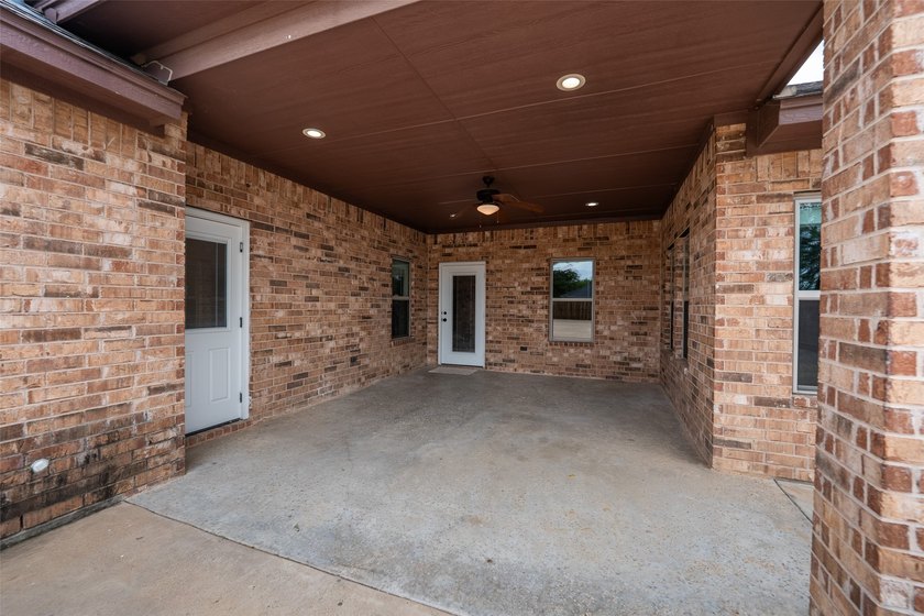 Welcome home to this charming retreat tucked into an established - photo 28