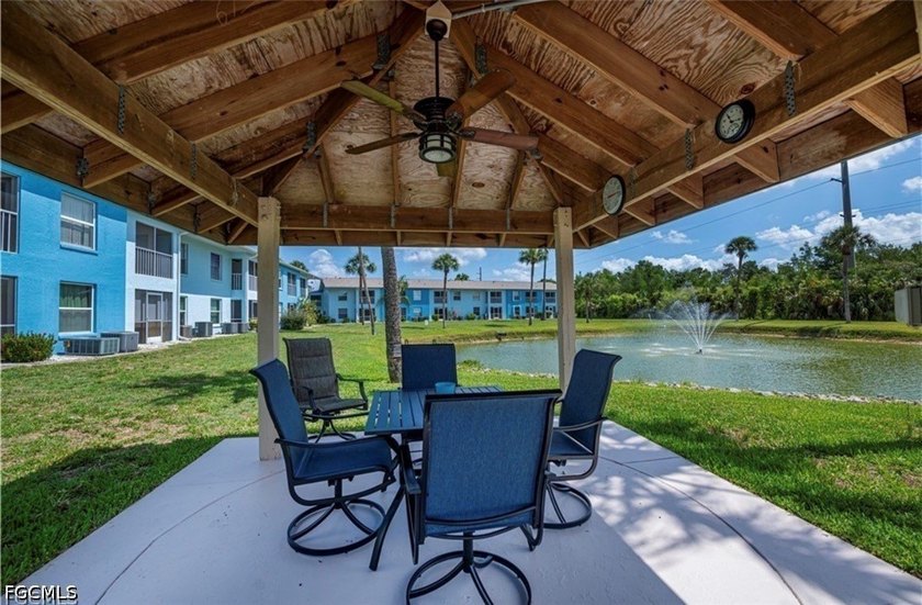 Beautiful 2-bedroom, 2-bathroom condo located on the second - photo 3
