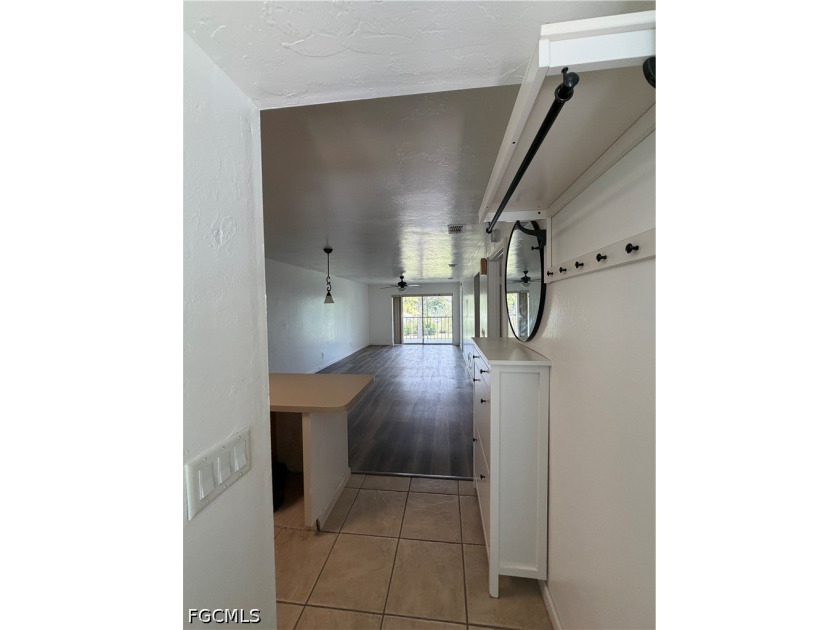 Beautiful 2-bedroom, 2-bathroom condo located on the second - photo 8