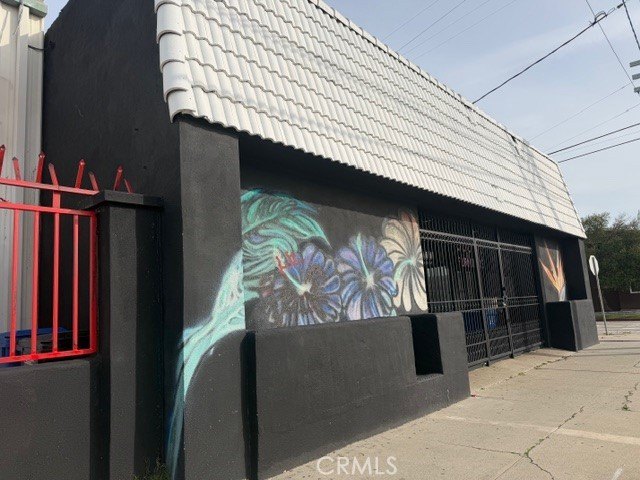 FANTASTIC LOCATION!!! One block east of CA 110 fwy, just blocks - photo 2