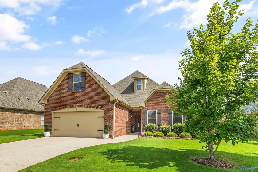 Nestled in Huntsville's resort-style Lake Forest community, this - photo 2