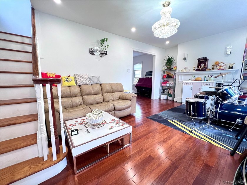 Beautiful 3-story Colonial single-family home in the heart of - photo 4