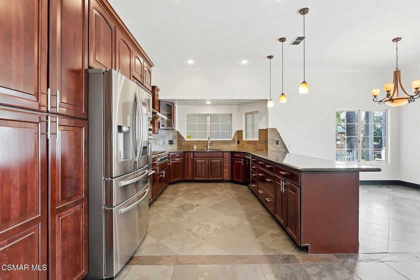Sensational opportunity! Ideally located at the end of a quiet - photo 15