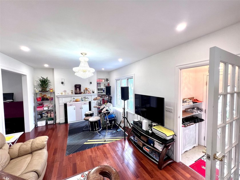 Beautiful 3-story Colonial single-family home in the heart of - photo 5