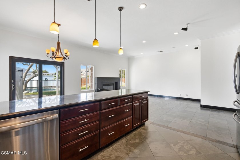 Sensational opportunity! Ideally located at the end of a quiet - photo 16