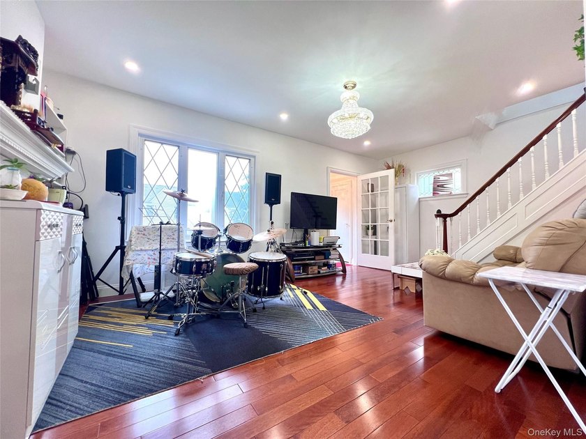 Beautiful 3-story Colonial single-family home in the heart of - photo 6