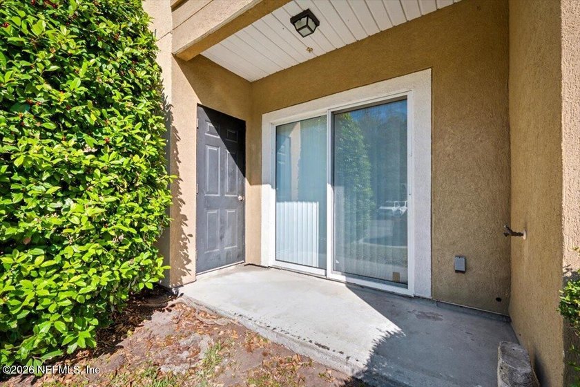 Move-in ready 2BR/2BA first-floor condo in gated Willow Ridge! - photo 8