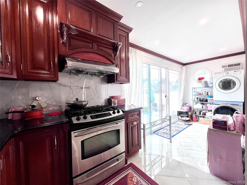 Beautiful 3-story Colonial single-family home in the heart of - photo 9