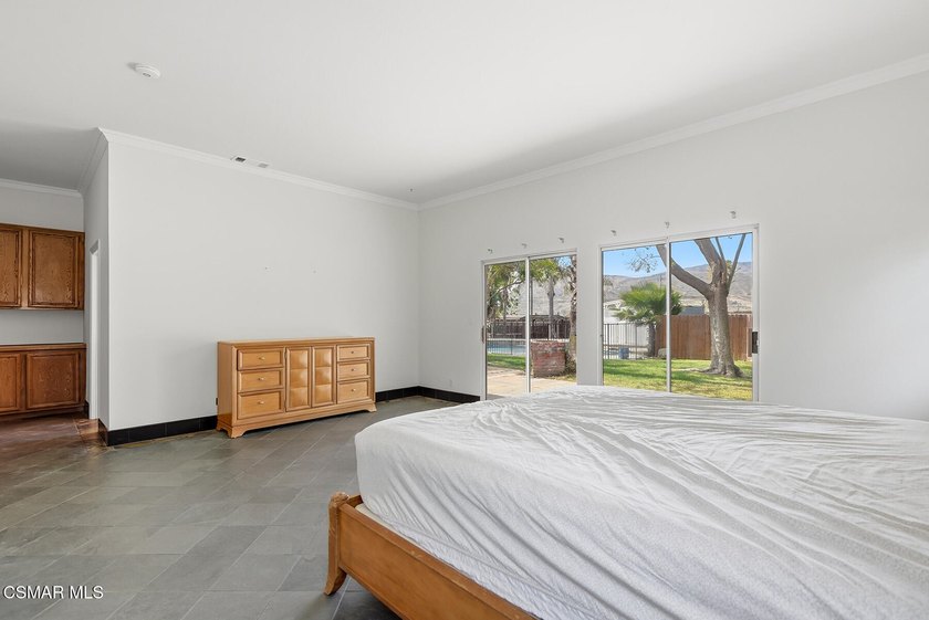 Sensational opportunity! Ideally located at the end of a quiet - photo 21