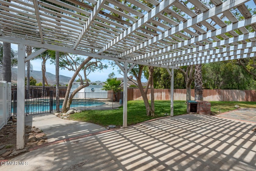 Sensational opportunity! Ideally located at the end of a quiet - photo 25