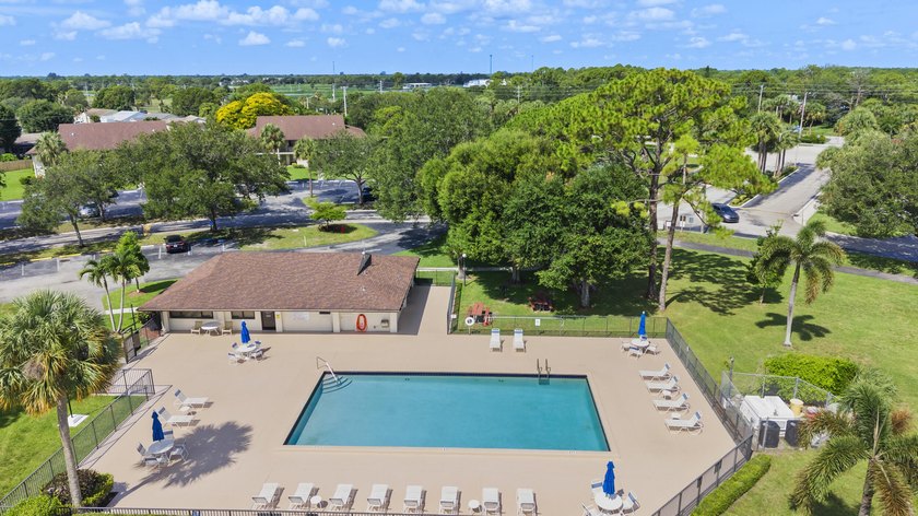 Beautifully updated 2BR/2BA condo located in the desirable - photo 26