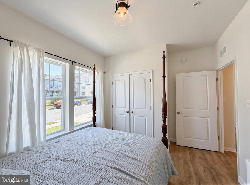 Gorgeous Leyland Park Rambler w/loft is move-in ready for you! - photo 46
