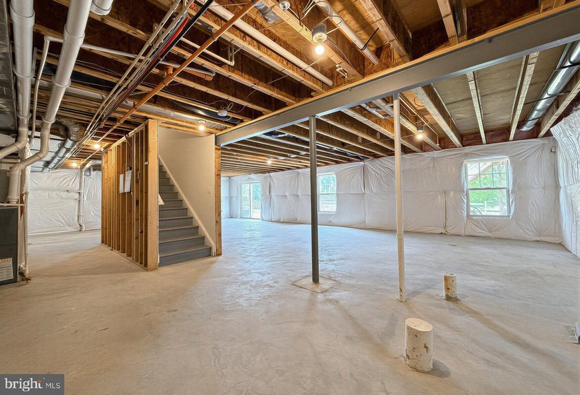 Gorgeous Leyland Park Rambler w/loft is move-in ready for you! - photo 50