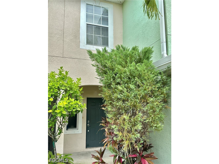 A PRIME LOCATION! Welcome to this highly sought-after, inviting - photo 3