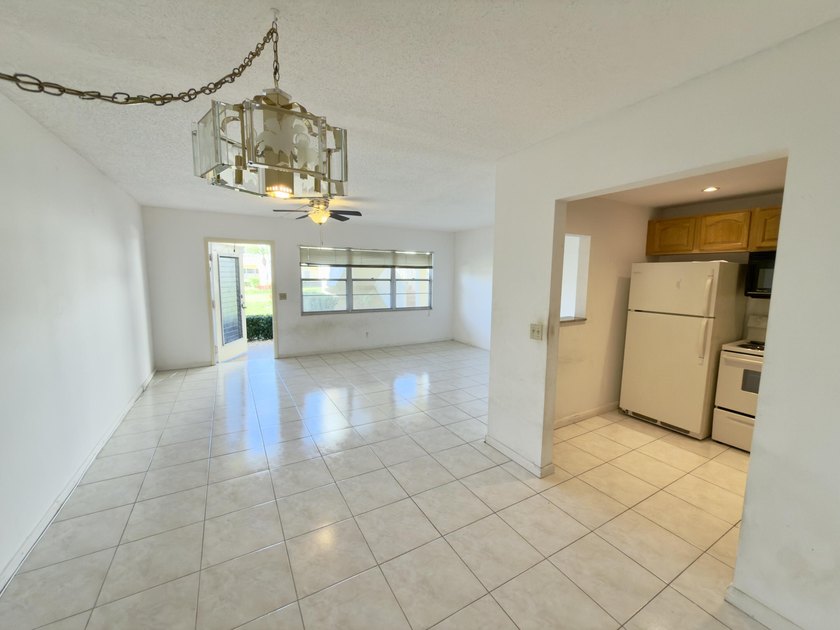 Welcome to this FIRST FLOOR 1 BEDROOM /1.1 BATH Condo located in - photo 18