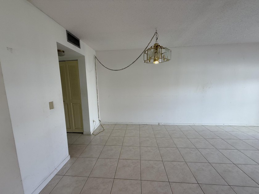 Welcome to this FIRST FLOOR 1 BEDROOM /1.1 BATH Condo located in - photo 20