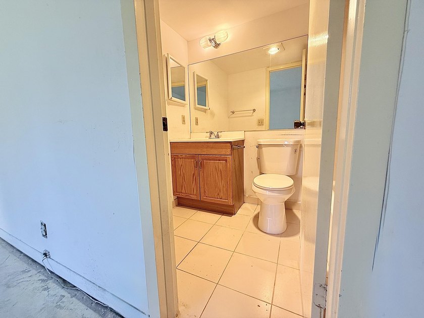 Welcome to this FIRST FLOOR 1 BEDROOM /1.1 BATH Condo located in - photo 30