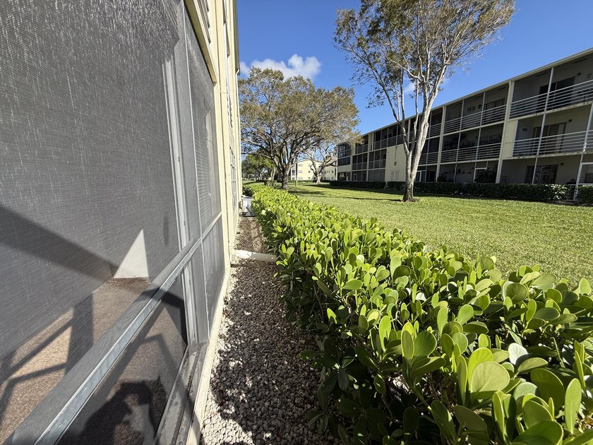 Welcome to this FIRST FLOOR 1 BEDROOM /1.1 BATH Condo located in - photo 34