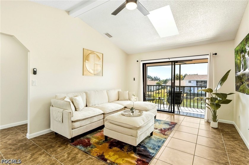 Bright, fully renovated waterfront condo in the desirable Waters - photo 4