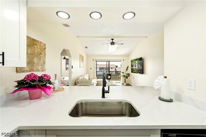 Bright, fully renovated waterfront condo in the desirable Waters - photo 9