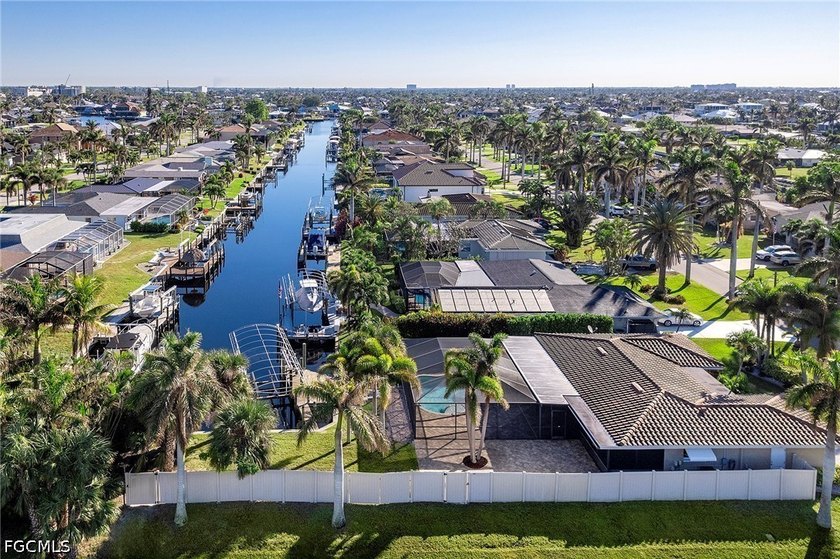 Welcome to your slice of paradise in Southwest Florida. Nestled - photo 3