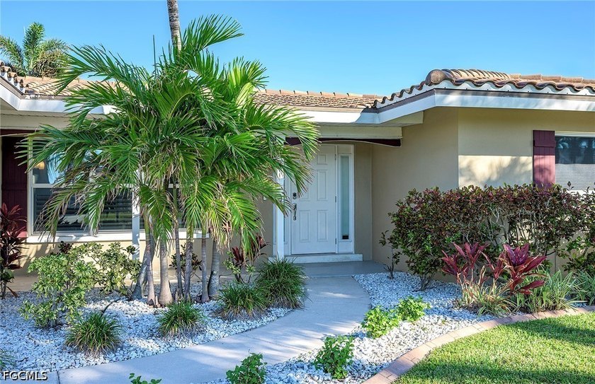 Welcome to your slice of paradise in Southwest Florida. Nestled - photo 5