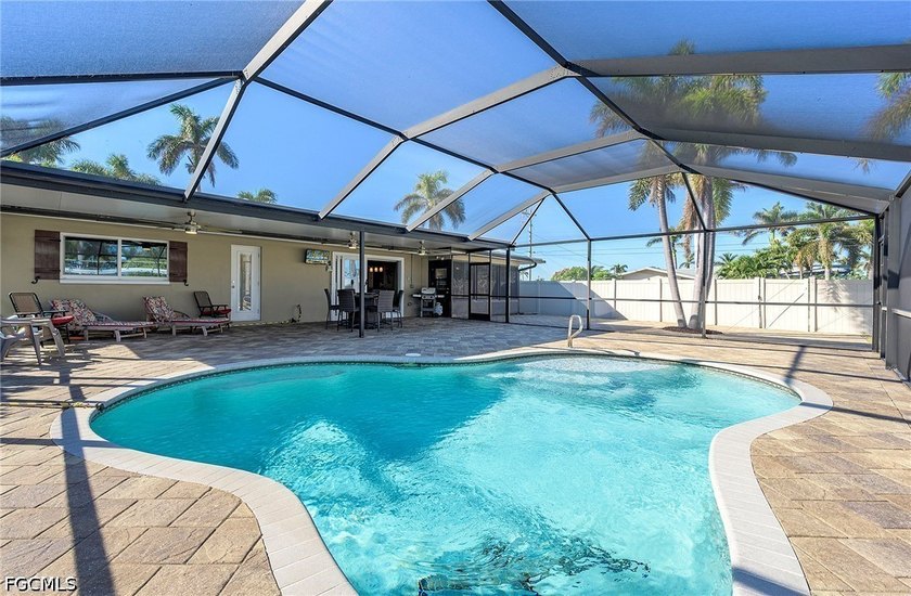 Welcome to your slice of paradise in Southwest Florida. Nestled - photo 8