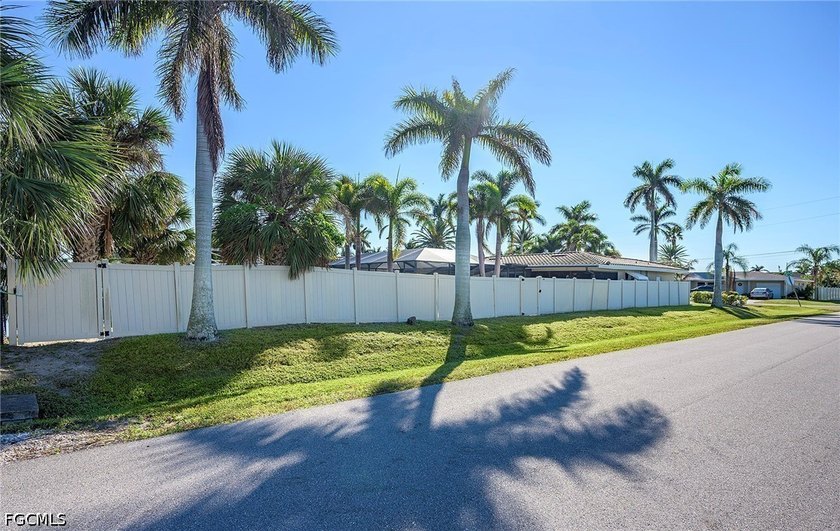 Welcome to your slice of paradise in Southwest Florida. Nestled - photo 10