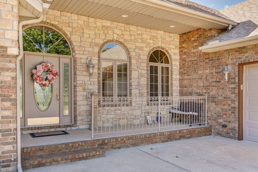 This extraordinary estate near beautiful Fellows Lake was built - photo 3