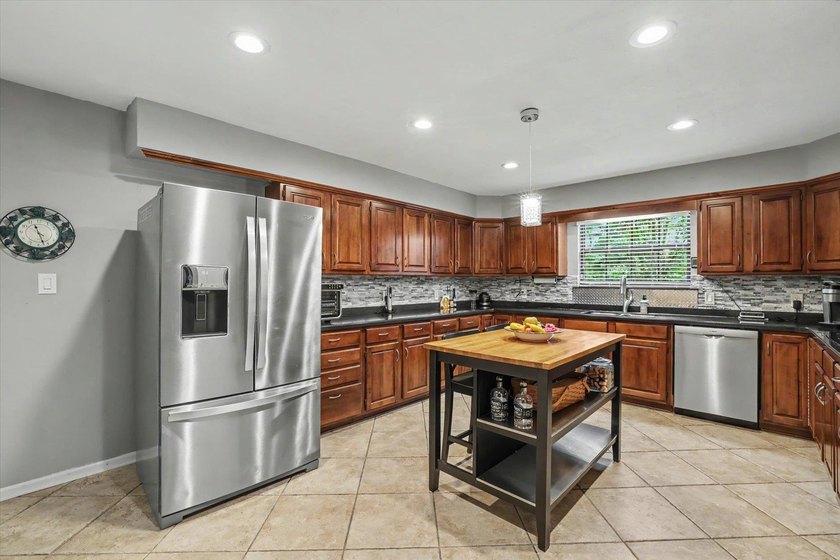 Private 2 acre retreat with above ground pool and outdoor living - photo 15