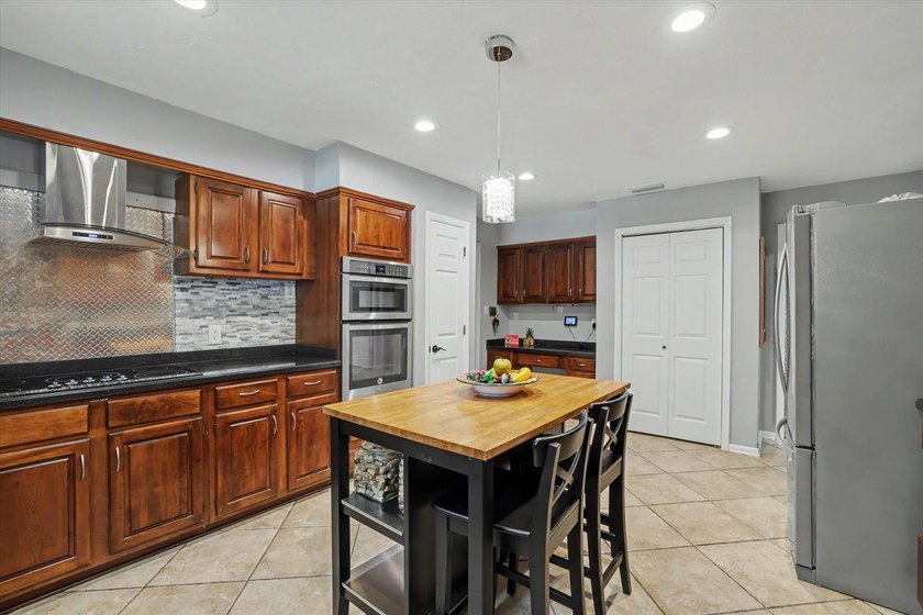 Private 2 acre retreat with above ground pool and outdoor living - photo 17