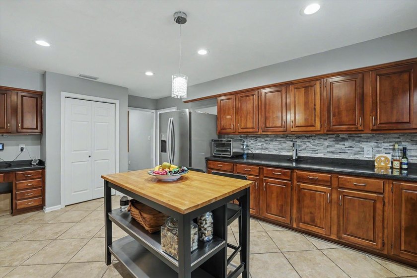 Private 2 acre retreat with above ground pool and outdoor living - photo 18