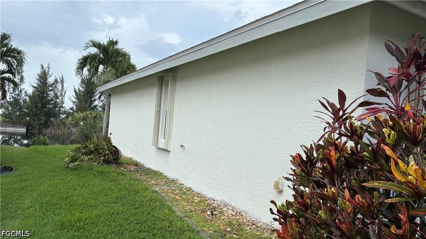 Property under renovation - Just needs new tile - new paint - photo 7