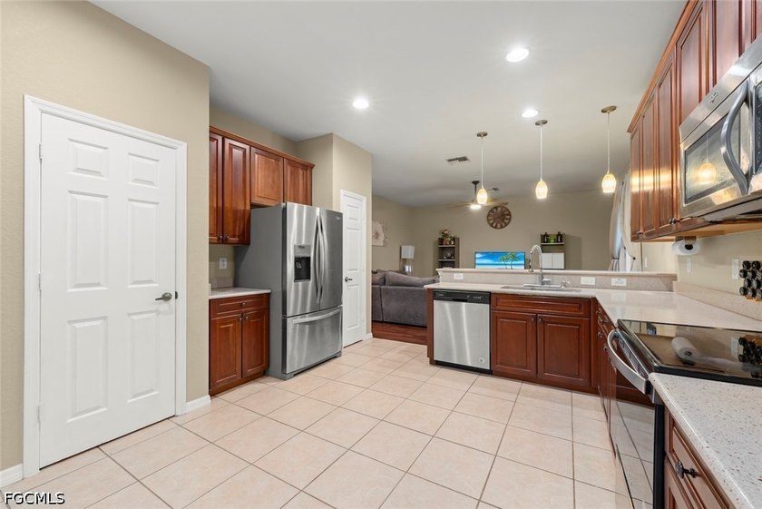 This beautifully maintained pool home in Gladiolus Preserve - photo 4