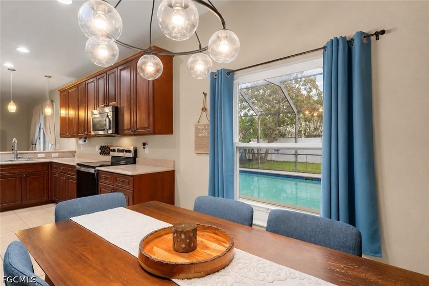 This beautifully maintained pool home in Gladiolus Preserve - photo 5