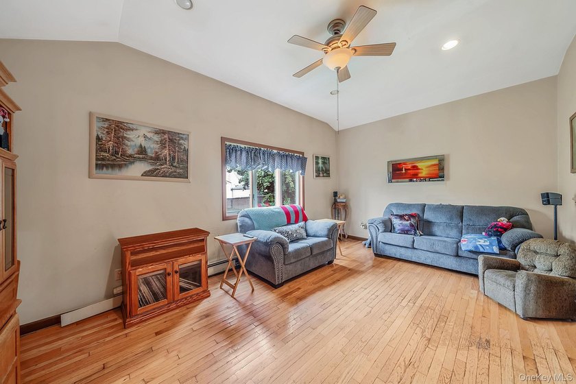 Enjoy the possibilities this charming 3-bedroom, 1-bath ranch - photo 6