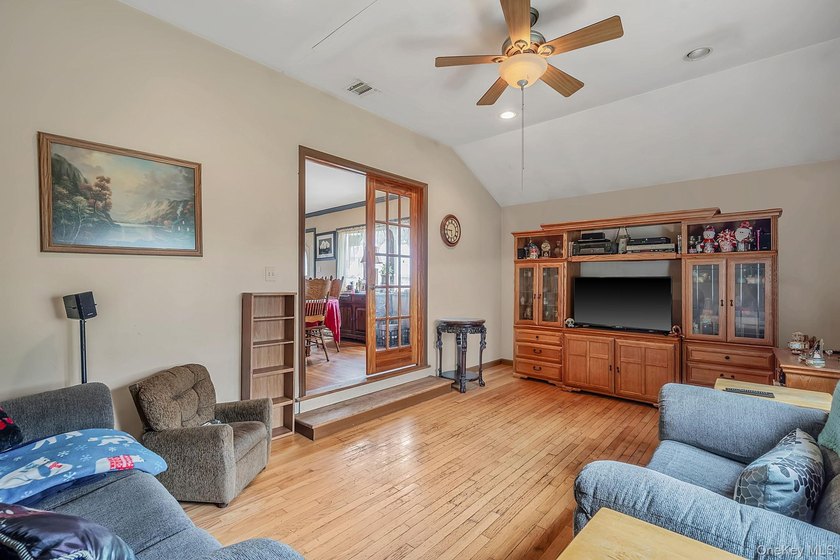 Enjoy the possibilities this charming 3-bedroom, 1-bath ranch - photo 7