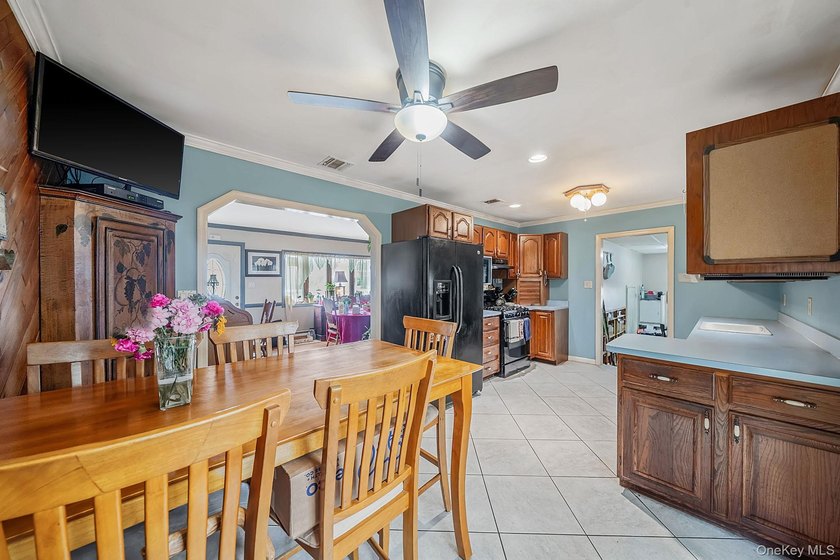 Enjoy the possibilities this charming 3-bedroom, 1-bath ranch - photo 8