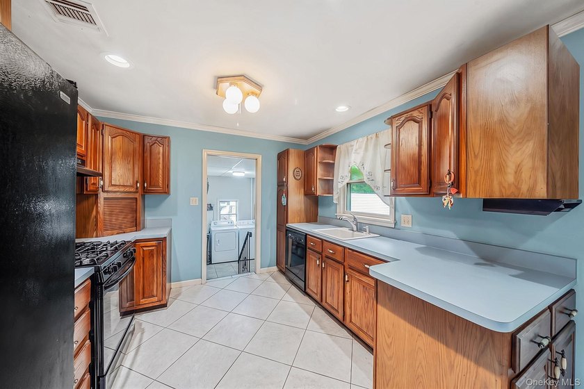 Enjoy the possibilities this charming 3-bedroom, 1-bath ranch - photo 10