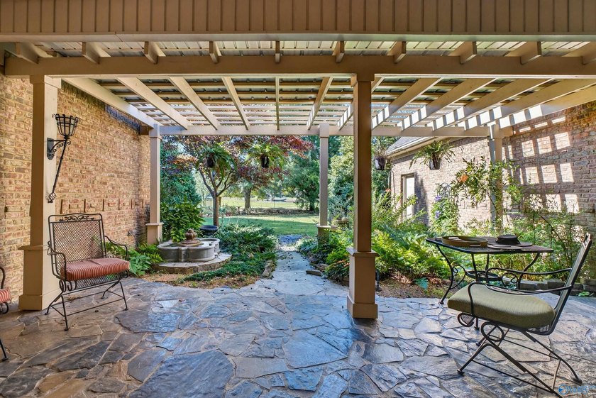 Custom one-owner home in Hampton Cove's sought-after - photo 6
